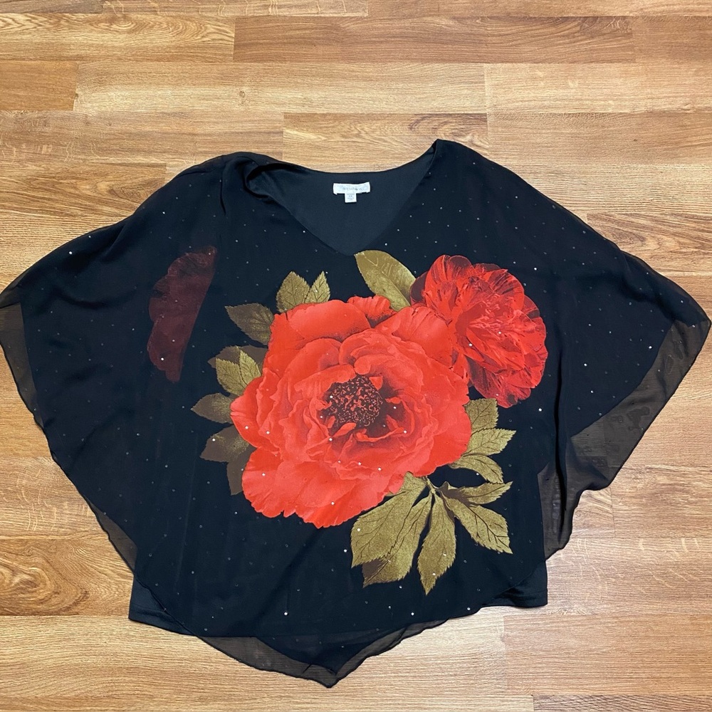Dress Barn black with red flower batwing top Size 2x  
So pretty!!